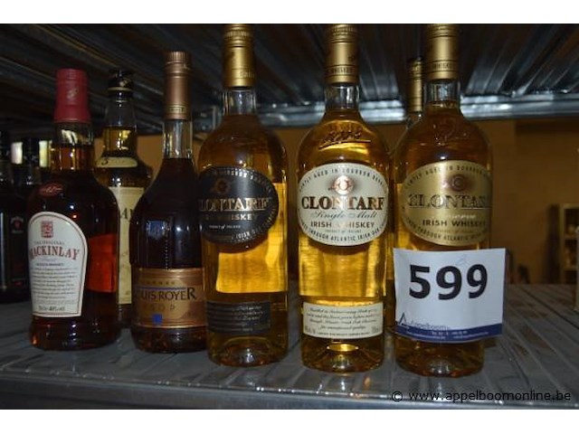 8x fles sterke drank, wo. mackinlay's finest scotch whisky 12 jaar 70cl, louis royer cognac v.s.o.p., clontarf single malt irish whiskey 70cl, clontarf reserve irish whiskey 70cl - afbeelding 1 van  3
