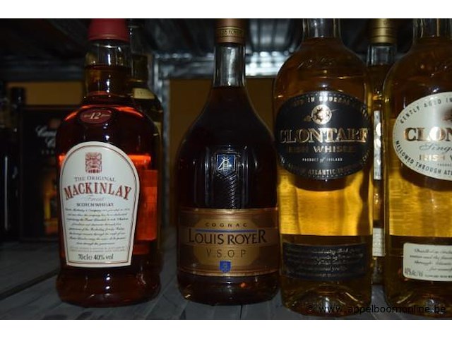 8x fles sterke drank, wo. mackinlay's finest scotch whisky 12 jaar 70cl, louis royer cognac v.s.o.p., clontarf single malt irish whiskey 70cl, clontarf reserve irish whiskey 70cl - afbeelding 2 van  3