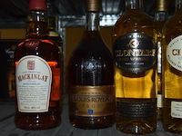 8x fles sterke drank, wo. mackinlay's finest scotch whisky 12 jaar 70cl, louis royer cognac v.s.o.p., clontarf single malt irish whiskey 70cl, clontarf reserve irish whiskey 70cl - afbeelding 2 van  3