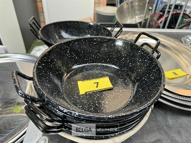 8x gelakte ijzeren pannetjes ø23 cm - afbeelding 3 van  4