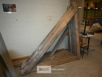 ± 8x houten driehoekige constructiepalen