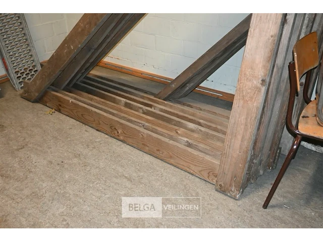 ± 8x houten driehoekige constructiepalen - afbeelding 3 van  5