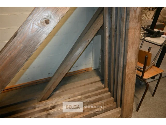 ± 8x houten driehoekige constructiepalen - afbeelding 4 van  5