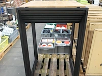 8x houten staantafel