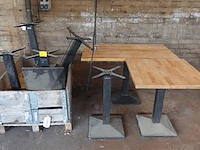 8x houten tafel met metalen onderstel