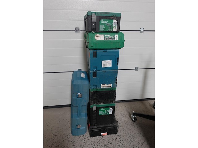 8x lege koffer - afbeelding 1 van  2