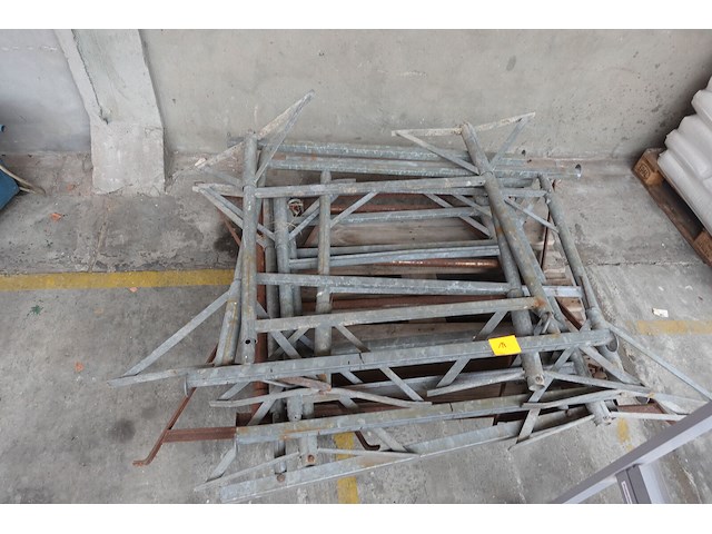 8x metalen schraag - afbeelding 1 van  3
