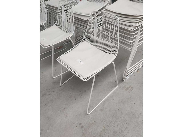 8x stoel wit + kussen (8x) - afbeelding 2 van  3