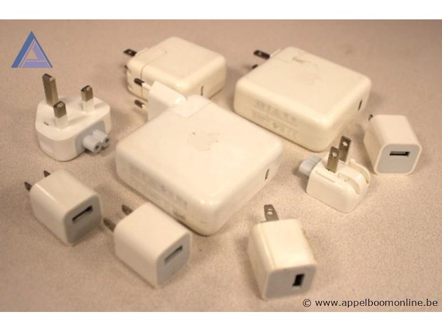 8x stroomadapters, apple, verschillende types, inclusief reisadapters, werking niet gekend - afbeelding 1 van  1