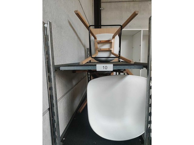 8x witte barstoel (houten frame (excl. transportkar) (8x) - afbeelding 1 van  4