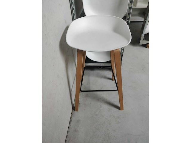8x witte barstoel (houten frame (excl. transportkar) (8x) - afbeelding 2 van  4