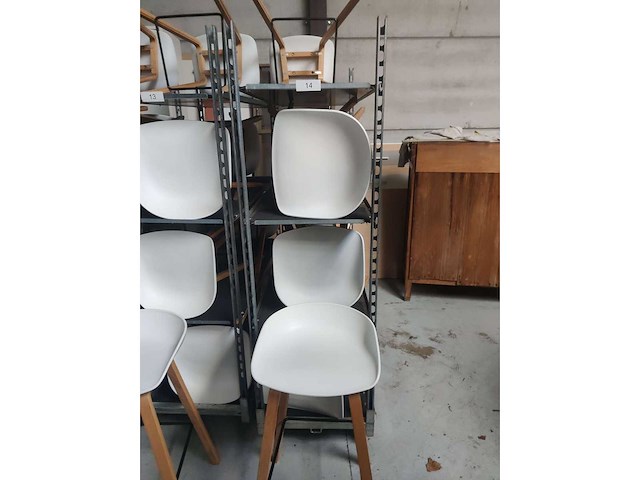 8x witte barstoel (houten frame (excl. transportkar) (8x) - afbeelding 1 van  3