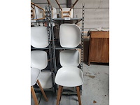 8x witte barstoel (houten frame (excl. transportkar) (8x)