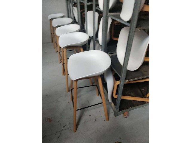 8x witte barstoel (houten frame (excl. transportkar) (8x) - afbeelding 2 van  3