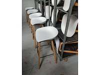 8x witte barstoel (houten frame (excl. transportkar) (8x) - afbeelding 2 van  3