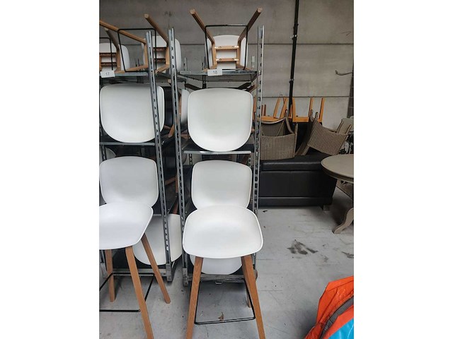 8x witte barstoel (houten frame (excl. transportkar) (8x) - afbeelding 1 van  2