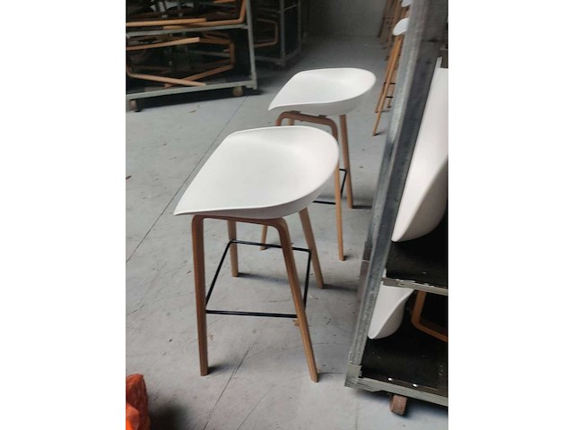 8x witte barstoel (houten frame (excl. transportkar) (8x) - afbeelding 2 van  2