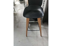 8x zwarte barstoel (houten frame (excl. transportkar) (8x) - afbeelding 2 van  4