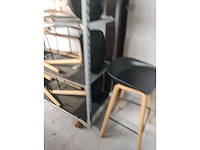 8x zwarte barstoel (houten frame (excl. transportkar) (8x) - afbeelding 3 van  4