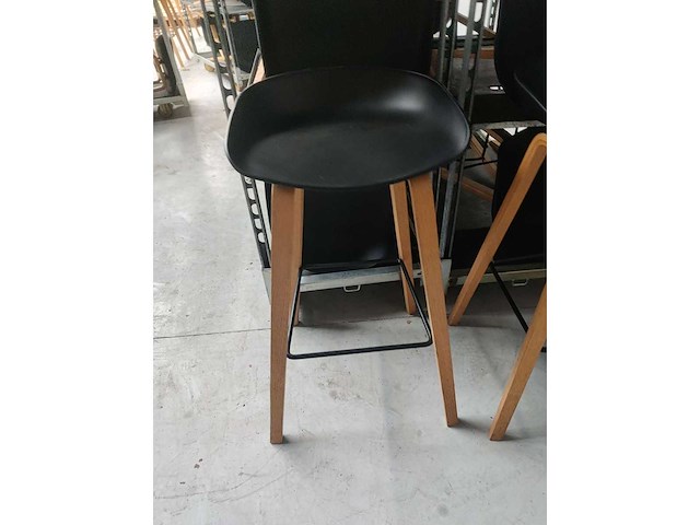 8x zwarte barstoel (houten frame (excl. transportkar)) (8x) - afbeelding 1 van  3