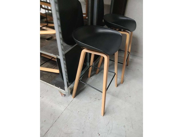 8x zwarte barstoel (houten frame (excl. transportkar)) (8x) - afbeelding 2 van  3