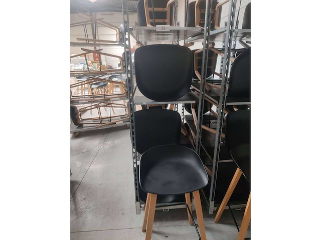 8x zwarte barstoel (houten frame (excl. transportkar) (8x) - afbeelding 1 van  4