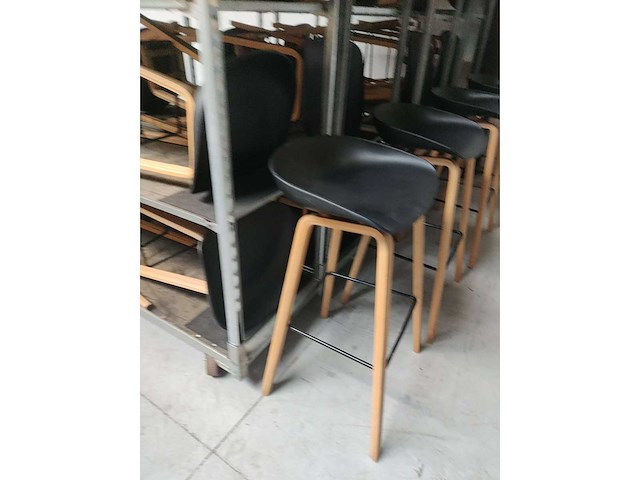 8x zwarte barstoel (houten frame (excl. transportkar) (8x) - afbeelding 4 van  4