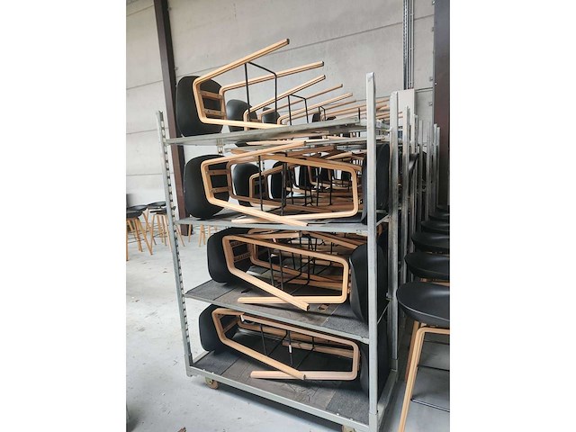 8x zwarte barstoel (houten frame (excl. transportkar)) (8x) - afbeelding 4 van  4