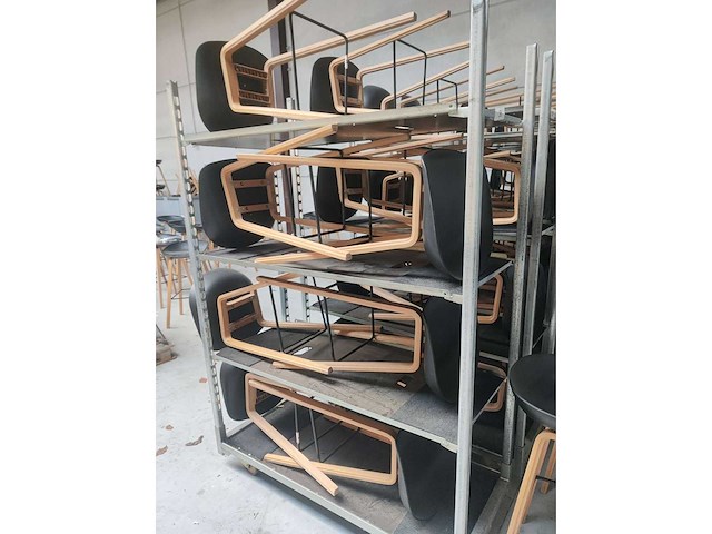 8x zwarte barstoel (houten frame (excl. transportkar) (8x) - afbeelding 4 van  4
