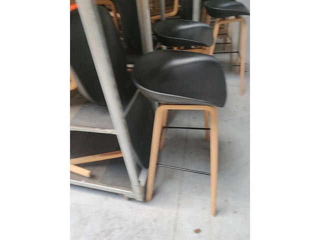 8x zwarte barstoel (houten frame (excl. transportkar)) (8x) - afbeelding 3 van  4