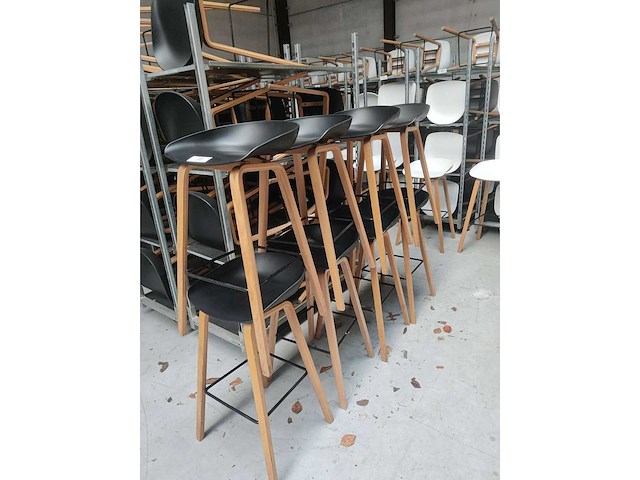 8x zwarte barstoel (houten frame (excl. transportkar)) (8x) - afbeelding 3 van  4