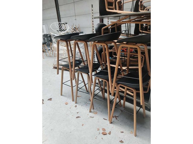 8x zwarte barstoel (houten frame (excl. transportkar)) (8x) - afbeelding 4 van  4