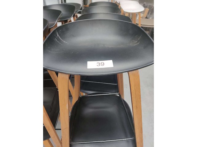 8x zwarte barstoel (houten frame (excl. transportkar)) (8x) - afbeelding 1 van  2