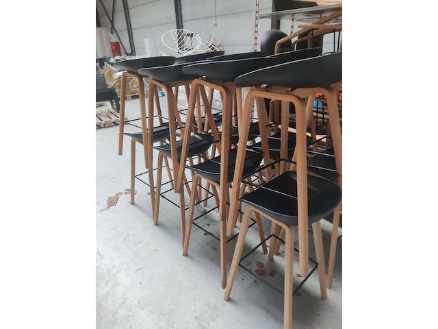 8x zwarte barstoel (houten frame (excl. transportkar)) (8x) - afbeelding 2 van  2