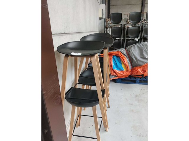8x zwarte barstoel (houten frame (excl. transportkar)) (8x) - afbeelding 1 van  1
