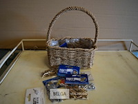 8x20pcs mini wasknijpers in rieten korfje - afbeelding 1 van  2