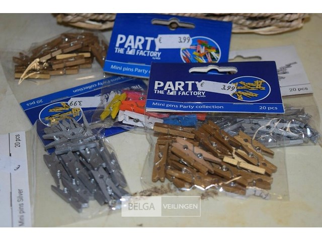 8x20pcs mini wasknijpers in rieten korfje - afbeelding 2 van  2