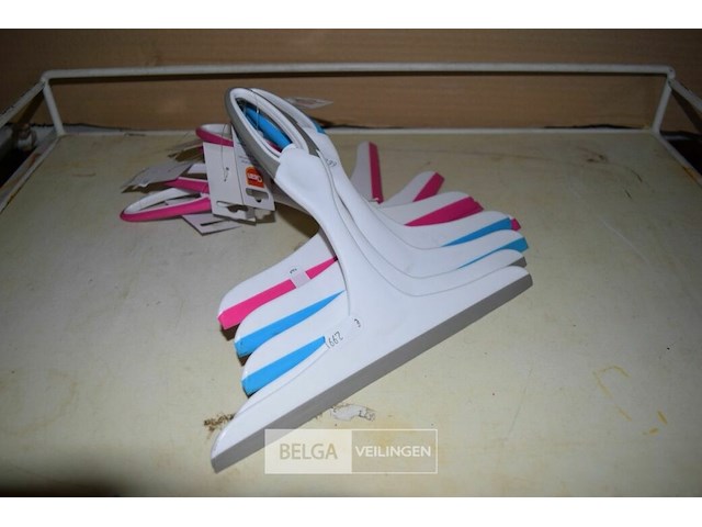 9 aftrekkers badkamer en ramen - afbeelding 1 van  1