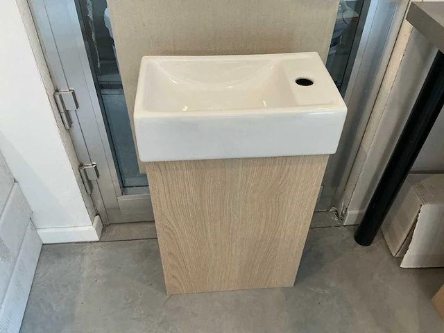 9 badkamermeubel houtkleur 40 x 22 cm, met lavabo toonzaalmodel badkamerkast - handwasser - afbeelding 1 van  1