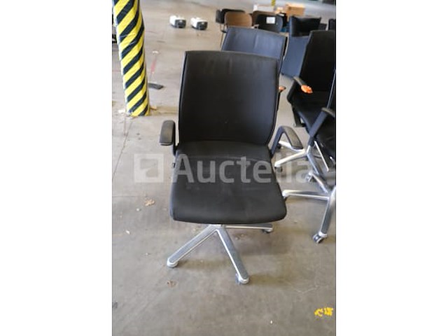 9 bijpassende bureaustoelen van wilkhahn - afbeelding 1 van  7