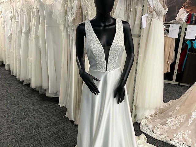 9 bruidsjurken theia (totaalprijs) - afbeelding 17 van  23