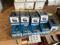 9 dozen bol moeren - afbeelding 1 van  4