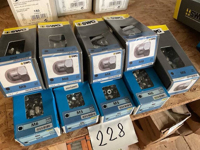 9 dozen bol moeren - afbeelding 3 van  4