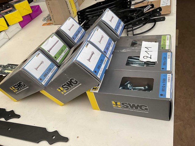 9 dozen bouten en hout schroeven - afbeelding 6 van  6