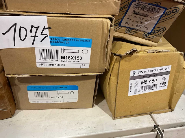 9 dozen bouten en moeren - afbeelding 5 van  7