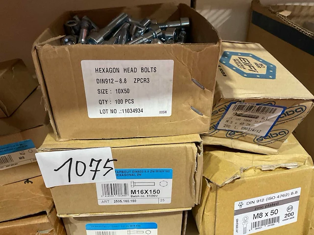 9 dozen bouten en moeren - afbeelding 6 van  7