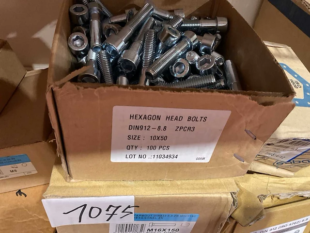 9 dozen bouten en moeren - afbeelding 7 van  7
