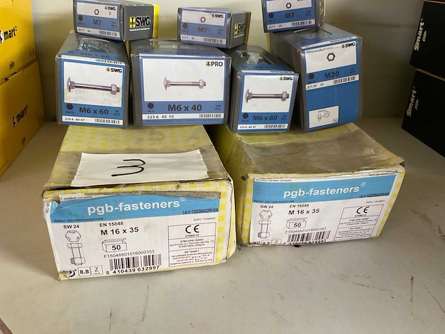 9 dozen bouten en moeren - afbeelding 2 van  4