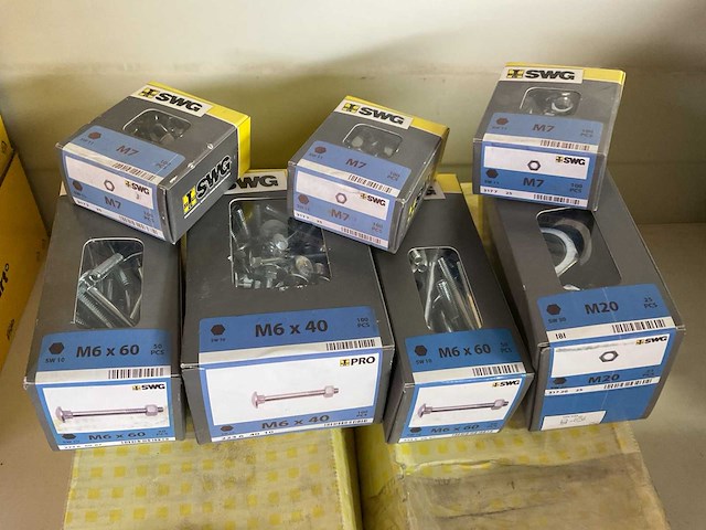 9 dozen bouten en moeren - afbeelding 3 van  4