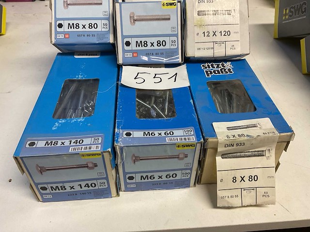 9 dozen bouten en moeren - afbeelding 2 van  5